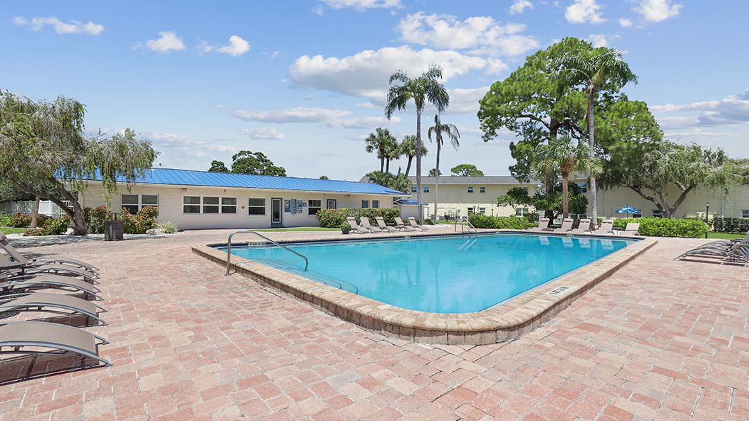 Drake at St. Pete exterior swimming pool